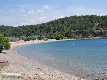 Kiezelstrand westkust - Eiland Chios - Foto van https://www.grieksegids.nl/fotos/eilandchios/350pixels/eiland-chios-foto-089.jpg