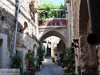 Bruggetje in Mesta - Eiland Chios - Foto van https://www.grieksegids.nl/fotos/eilandchios/350pixels/eiland-chios-foto-117.jpg