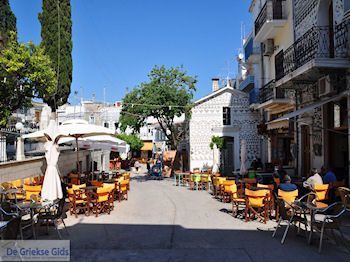 Pyrgi dorpsplein - Eiland Chios - Foto van https://www.grieksegids.nl/fotos/eilandchios/350pixels/eiland-chios-foto-136.jpg