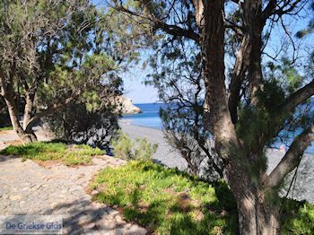 Het zwarte kiezelstrand van Emborios - Eiland Chios - Foto van https://www.grieksegids.nl/fotos/eilandchios/350pixels/eiland-chios-foto-150.jpg