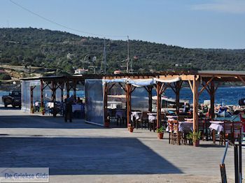 Tussen het haventje en het strand van Katarraktis - Eiland Chios - Foto van https://www.grieksegids.nl/fotos/eilandchios/350pixels/eiland-chios-foto-160.jpg