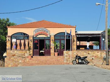Het mooie Restaurant Karanikolas in Megas Limnionas - Eiland Chios - Foto van https://www.grieksegids.nl/fotos/eilandchios/350pixels/eiland-chios-foto-173.jpg
