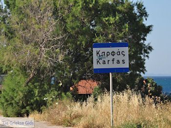 Het bordje Karfas - Eiland Chios - Foto van https://www.grieksegids.nl/fotos/eilandchios/350pixels/eiland-chios-foto-174.jpg