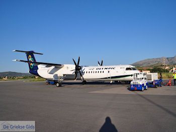 Vliegtuig Olympic Airlines op Chios - Eiland Chios - Foto van https://www.grieksegids.nl/fotos/eilandchios/350pixels/eiland-chios-foto-198.jpg