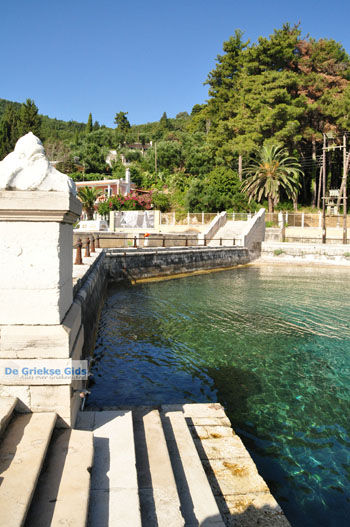 Kaizer's Bridge nabij Benitses en Gastouri | Corfu | Griekenland 9 - Foto van https://www.grieksegids.nl/fotos/eilandcorfu/corfu/corfu-mid/corfu-grieksegids-0323.jpg