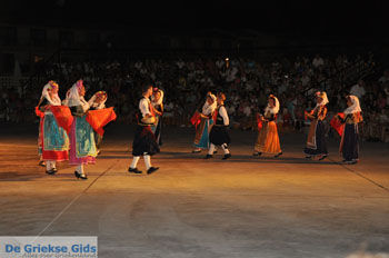 Traditionele dansen Corfu | Griekenland 1 - Foto van https://www.grieksegids.nl/fotos/eilandcorfu/corfu/corfu-mid/corfu-grieksegids-0459.jpg