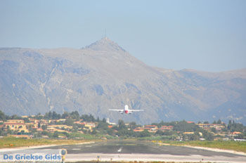 Vliegveld Corfu bij Kanoni | Corfu | Griekenland 82 - Foto van https://www.grieksegids.nl/fotos/eilandcorfu/corfu/corfu-mid/corfu-grieksegids-0545.jpg