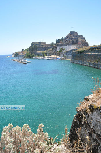 Corfu stad | Corfu | Griekenland 91 - Foto van https://www.grieksegids.nl/fotos/eilandcorfu/corfu/corfu-mid/corfu-grieksegids-0792.jpg