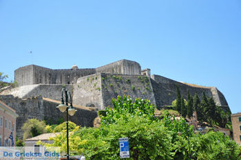 Corfu stad | Corfu | Griekenland 120 - Foto van https://www.grieksegids.nl/fotos/eilandcorfu/corfu/corfu-mid/corfu-grieksegids-0821.jpg