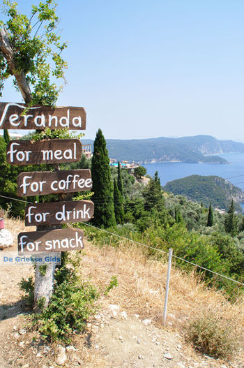 Het dorpje Lakones bij Paleokastritsa Corfu | Griekenland 9 - Foto van https://www.grieksegids.nl/fotos/eilandcorfu/corfu/corfu-mid/corfu-grieksegids-0977.jpg