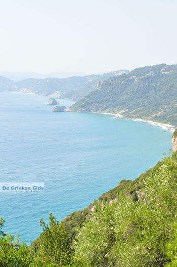 Natuur bij Agios Gordis | Corfu | Griekenland 5 - Foto van https://www.grieksegids.nl/fotos/eilandcorfu/corfu/corfu-mid/corfu-grieksegids-1006.jpg