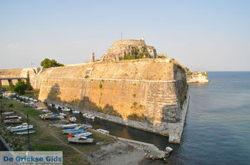 Corfu stad | Corfu | De Oude vesting | De Griekse Gids - foto 129 - Foto van https://www.grieksegids.nl/fotos/eilandcorfu/corfu/corfu-mid/corfu-grieksegids-1030.jpg