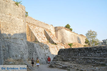 Corfu stad | Corfu | Griekenland 143 - Foto van https://www.grieksegids.nl/fotos/eilandcorfu/corfu/corfu-mid/corfu-grieksegids-1044.jpg