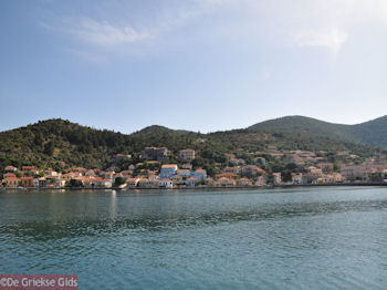 Vathy, de hoofdstad van Ithaca - Foto 019 - Foto van https://www.grieksegids.nl/fotos/eilandithaca/Eiland-Ithaki-Ithaca-mid-foto019.jpg