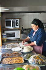 Mevrouw Anna maakt Makarounes | Karpathos De Griekse Gids foto 1 - Foto van De Griekse Gids