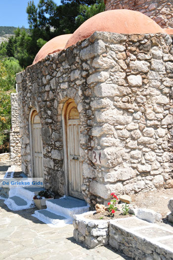 Oud kerkje bij Lefkos | Eiland Karpathos | De Griekse Gids foto 003 - Foto van https://www.grieksegids.nl/fotos/eilandkarpathos/karpathos-mid/eiland-karpathos-242.jpg