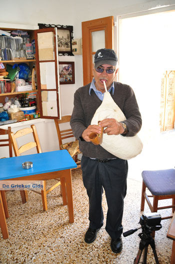 Kafeneion in Olympos | Karpathos | De Griekse Gids foto 003 - Foto van https://www.grieksegids.nl/fotos/eilandkarpathos/karpathos-mid/eiland-karpathos-390.jpg