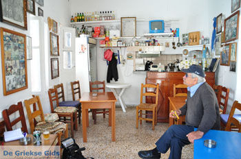 Kafeneion in Olympos | Karpathos | De Griekse Gids foto 008 - Foto van https://www.grieksegids.nl/fotos/eilandkarpathos/karpathos-mid/eiland-karpathos-395.jpg