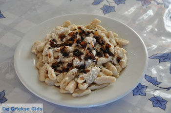 Makarounes | Olympos Karpathos | De Griekse Gids foto 002 - Foto van https://www.grieksegids.nl/fotos/eilandkarpathos/karpathos-mid/eiland-karpathos-405.jpg