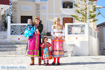 Traditionele klederdracht Olympos Karpathos | De Griekse Gids foto 017 - Foto van De Griekse Gids