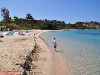 Zandstrand Lassi - Kefalonia - Foto 11 - Foto van https://www.grieksegids.nl/fotos/eilandkefalonia/Eiland-Kefalonia-011-mid.jpg