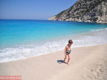 Myrtos beach - Kefalonia - Foto 53 - Foto van https://www.grieksegids.nl/fotos/eilandkefalonia/Eiland-Kefalonia-053-mid.jpg