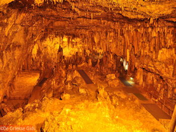 Drogarati grot bij Sami - Kefalonia - Foto 165 - Foto van https://www.grieksegids.nl/fotos/eilandkefalonia/Eiland-Kefalonia-165-mid.jpg