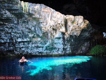 Melissani grot - Kefalonia - Foto 206 - Foto van https://www.grieksegids.nl/fotos/eilandkefalonia/Eiland-Kefalonia-206-mid.jpg