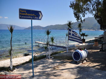 Karavomilos bij Sami - Kefalonia - Foto 210 - Foto van https://www.grieksegids.nl/fotos/eilandkefalonia/Eiland-Kefalonia-210-mid.jpg