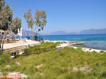 Karavomilos bij Sami - Kefalonia - Foto 216 - Foto van https://www.grieksegids.nl/fotos/eilandkefalonia/Eiland-Kefalonia-216-mid.jpg