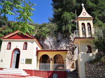 Kerkje bij grot van Agios Gerasimos - Kefalonia - Foto 297 - Foto van https://www.grieksegids.nl/fotos/eilandkefalonia/Eiland-Kefalonia-297-mid.jpg