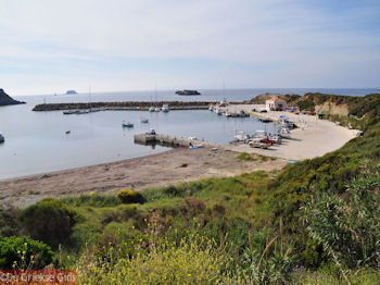 Stranden bij Svoronata - Kefalonia - Foto 320 - Foto van https://www.grieksegids.nl/fotos/eilandkefalonia/Eiland-Kefalonia-320-mid.jpg