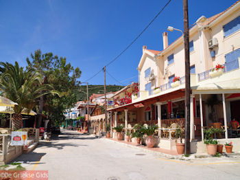 Katelios en de Katelios baai - Kefalonia - Foto 373 - Foto van https://www.grieksegids.nl/fotos/eilandkefalonia/Eiland-Kefalonia-373-mid.jpg