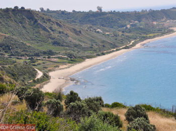 Katelios en de Katelios baai - Kefalonia - Foto 387 - Foto van https://www.grieksegids.nl/fotos/eilandkefalonia/Eiland-Kefalonia-387-mid.jpg