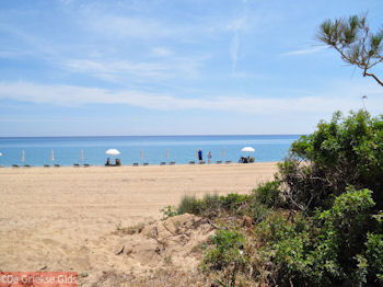 Skala strand - Regina del'Aqua Skala Kefalonia - Kefalonia - Foto 413 - Foto van https://www.grieksegids.nl/fotos/eilandkefalonia/Eiland-Kefalonia-413-mid.jpg