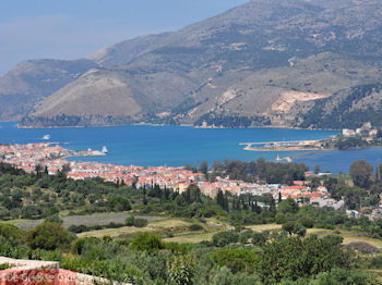 De baai van Argostoli - Kefalonia - Foto 464 - Foto van https://www.grieksegids.nl/fotos/eilandkefalonia/Eiland-Kefalonia-464-mid.jpg