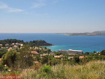 Uitzicht op Lassi en aan de overkant Paliki - Kefalonia - Foto 466 - Foto van https://www.grieksegids.nl/fotos/eilandkefalonia/Eiland-Kefalonia-466-mid.jpg