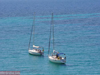 Zeilboten in Lassi - Kefalonia - Foto 471 - Foto van https://www.grieksegids.nl/fotos/eilandkefalonia/Eiland-Kefalonia-471-mid.jpg