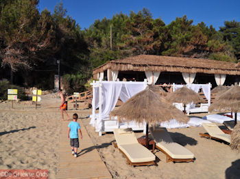 Strand Makris Gialos Lassi - Kefalonia - Foto 499 - Foto van https://www.grieksegids.nl/fotos/eilandkefalonia/Eiland-Kefalonia-499-mid.jpg