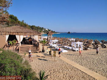 Strand Makris Gialos Lassi - Kefalonia - Foto 500 - Foto van https://www.grieksegids.nl/fotos/eilandkefalonia/Eiland-Kefalonia-500-mid.jpg