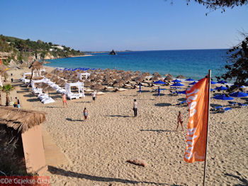 Strand Makris Gialos Lassi - Kefalonia - Foto 501 - Foto van https://www.grieksegids.nl/fotos/eilandkefalonia/Eiland-Kefalonia-501-mid.jpg