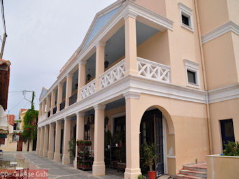 Lixouri - Kefalonia - Foto 550 - Foto van https://www.grieksegids.nl/fotos/eilandkefalonia/Eiland-Kefalonia-550-mid.jpg