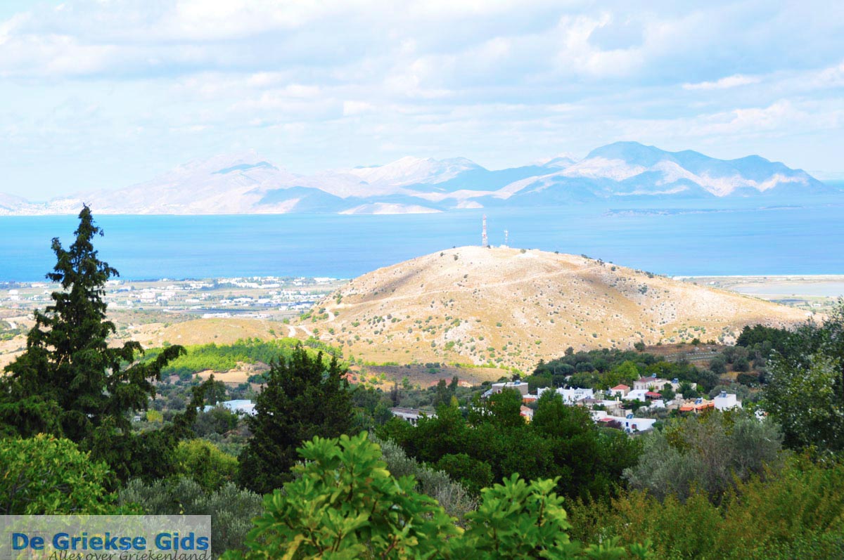 foto Uitzicht vanaf bergdorp Zia | Tegenover ligt Kalymnos | Foto 1