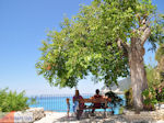 Relaxen op een bankje in Agios Nikitas - Lefkas (Lefkada) - Foto van De Griekse Gids