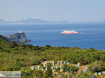 GriechenlandWeb.de Bijenkasten aan Kaap Lefkatas, daarachter een Superfast Ferry foto 1 - Lefkas (Lefkada) - Foto GriechenlandWeb.de
