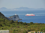 GriechenlandWeb.de Bijenkasten aan Kaap Lefkatas, daarachter een Superfast Ferry foto 2 - Lefkas (Lefkada) - Foto GriechenlandWeb.de