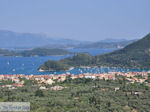 Uitzicht op Nidri (Nydri) en de eilanden Skorpios en Meganissi foto 2 - Lefkas (Lefkada) - Foto van De Griekse Gids