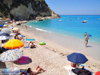 Schitterend strand Agios Nikitas - Lefkas (Lefkada) - Foto van https://www.grieksegids.nl/fotos/eilandlefkas-fotos/350pixels/agios-nikitas-lefkas-019.jpg