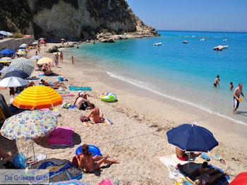 Het levendige strand van Agios Nikitas - Lefkas (Lefkada) - Foto van https://www.grieksegids.nl/fotos/eilandlefkas-fotos/350pixels/agios-nikitas-lefkas-022.jpg