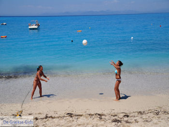 Beachvolley Agios Nikitas - Lefkas (Lefkada) - Foto van https://www.grieksegids.nl/fotos/eilandlefkas-fotos/350pixels/agios-nikitas-lefkas-025.jpg